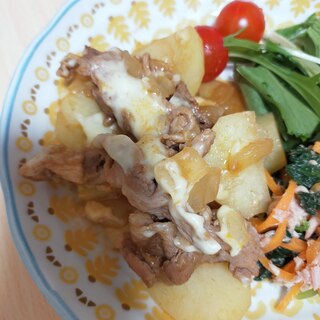 チーズがけ♪じゃがいもと豚肉の甘辛洋風炒め煮